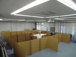和歌山大学式避難所パーティション（間仕切り）組立て(画像2)