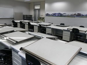 システム工学部B棟製図室