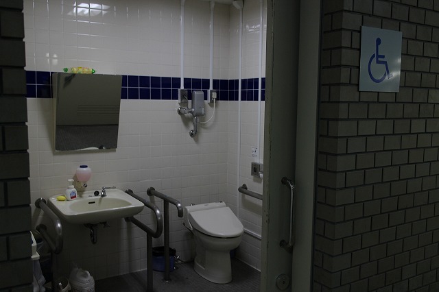 大学会館トイレ