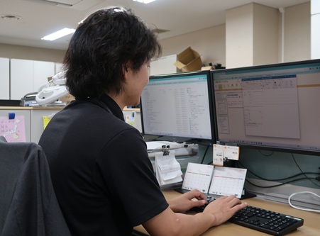 先輩職員の声
