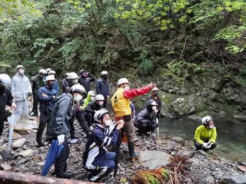 篠尾川渓谷_崩壊の地質的バックグラウンドの説明