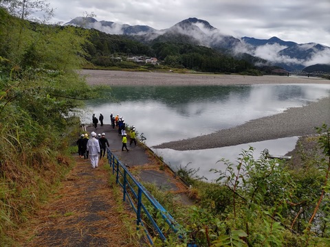 貝持島_洪水常襲地帯とその理由の説明を受ける