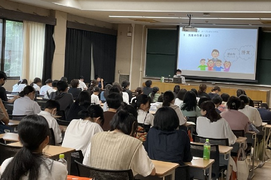 学校の先⽣の魅⼒伝えます