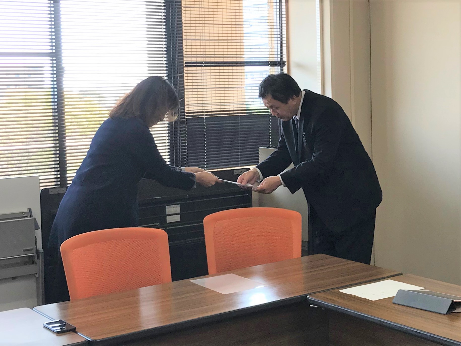 西岡靖倫コーディネーター辞令交付風景.jpeg