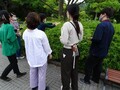 メインストリートにある笹を切っている様子。