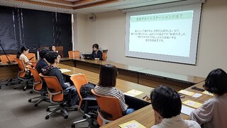 講演中の様子