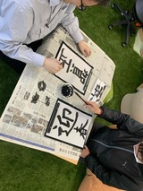 書初めをしている様子