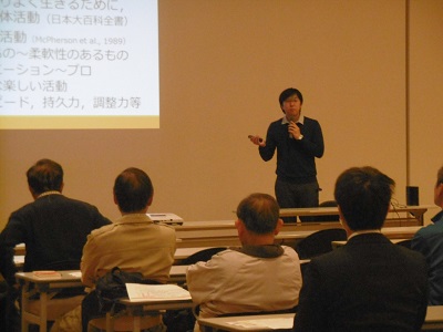 伊藤央二先生が話している様子 伊藤央二先生が話している様子
