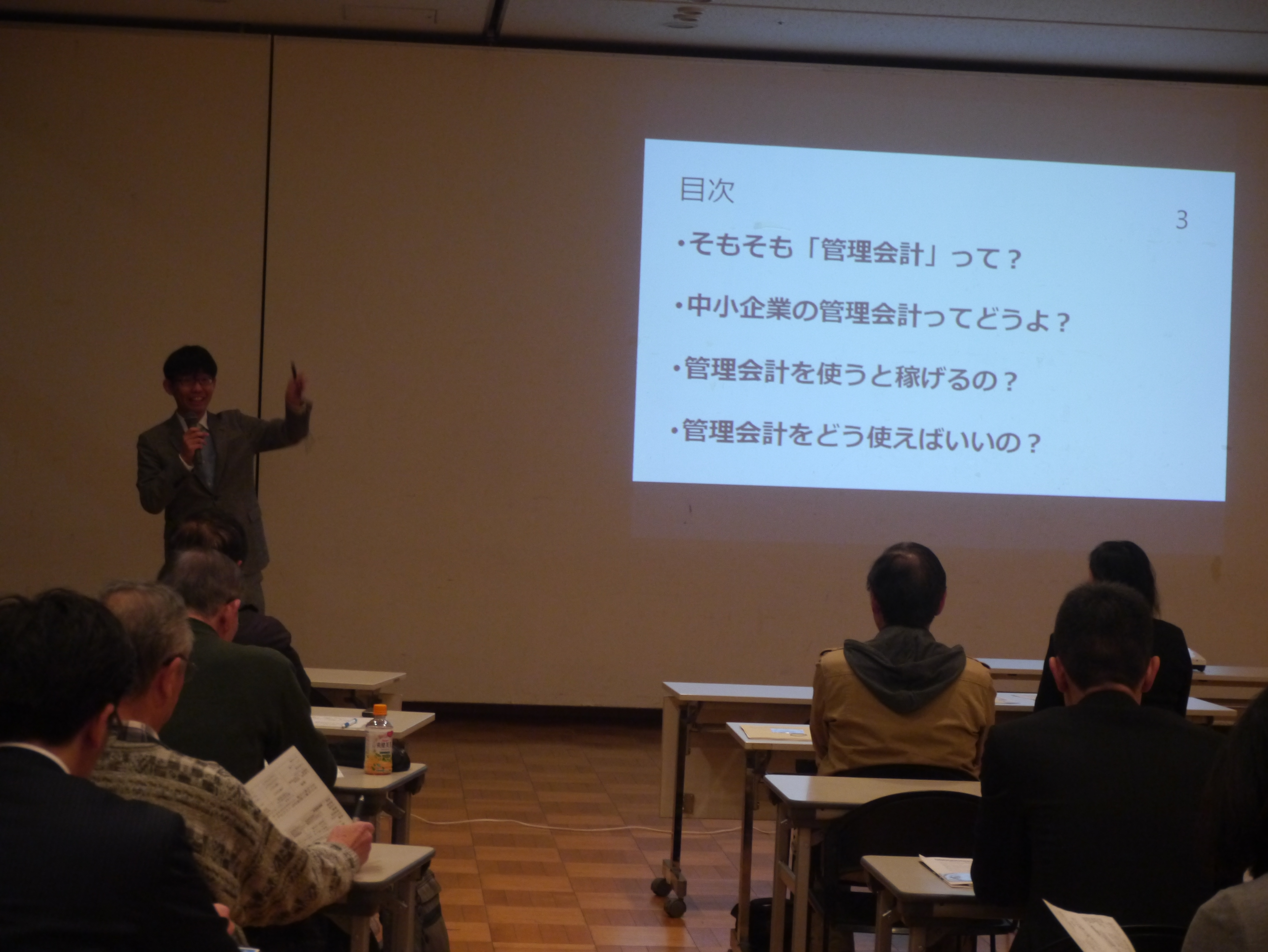 妹尾剛好准教授が話す様子 妹尾剛好准教授が話す様子