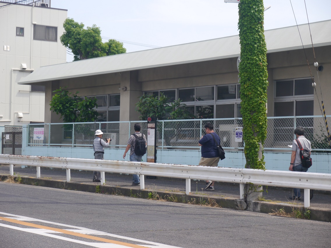 街を歩いている様子