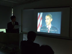 スクリーンに映し出されたオバマ大統領