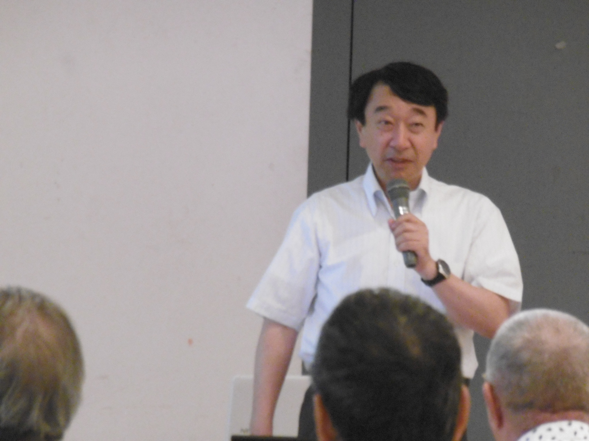 話をする瀧寛和学長 話をする瀧寛和学長