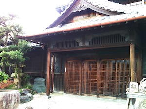 山崎邸の玄関