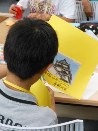 ポスターを作る参加者