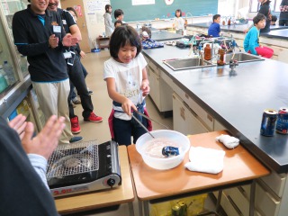 実験をする参加者