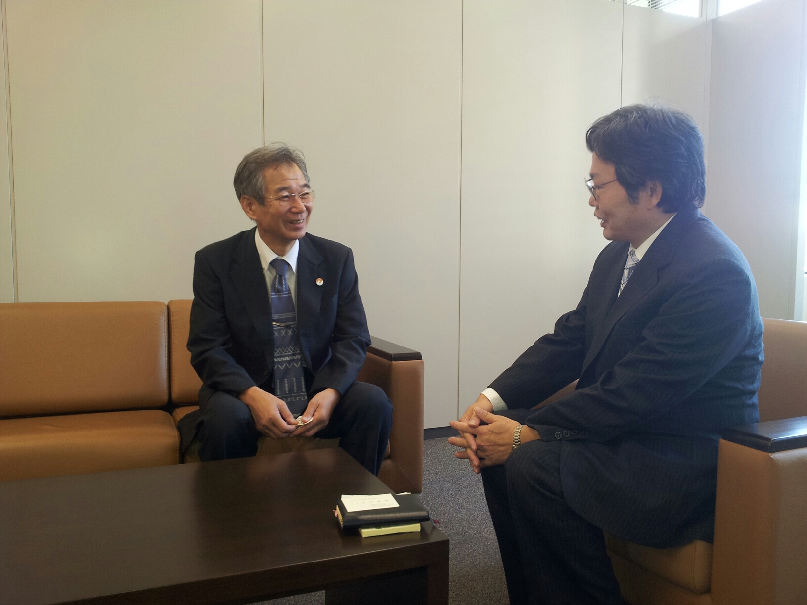 川原英一グアテマラ共和国大使（本学OB）と山本学長が面談 和歌山大学