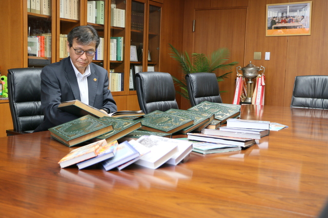 20210916ウズベキスタン副首相本寄贈