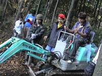 写真1：活動の舞台は山の中