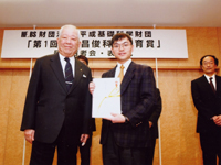 写真4：廟彰式にて小柴さんと